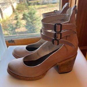 Freebird Randi Blush heels, size 8.